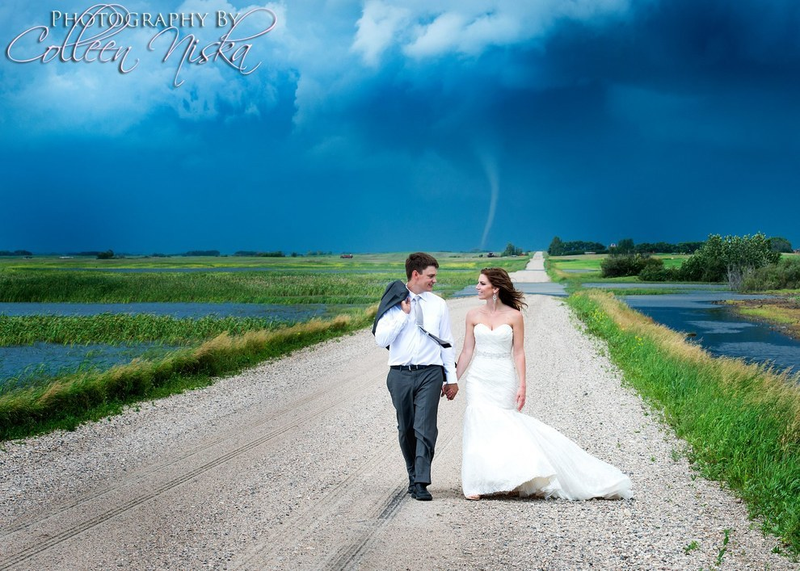 Illustration for article titled Natural Disasters Are the Hottest New Trend in Wedding Photography